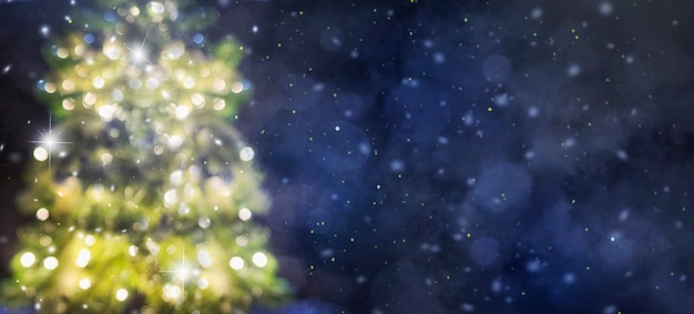 Foto weihnachtsbaumhintergrund und weihnachtsdekorationen. unscharfer hintergrund