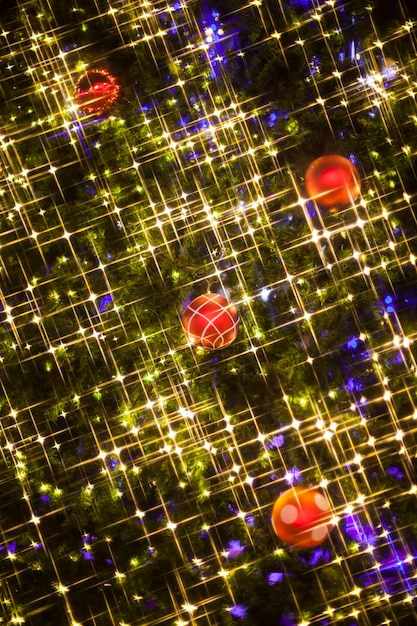 Foto weihnachtsbaumschmuck beleuchteter hintergrund