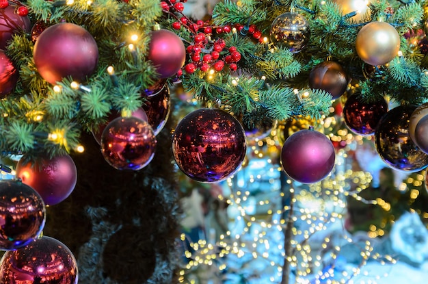 Weihnachtsbaumspielzeug Kugeln am Weihnachtsbaum