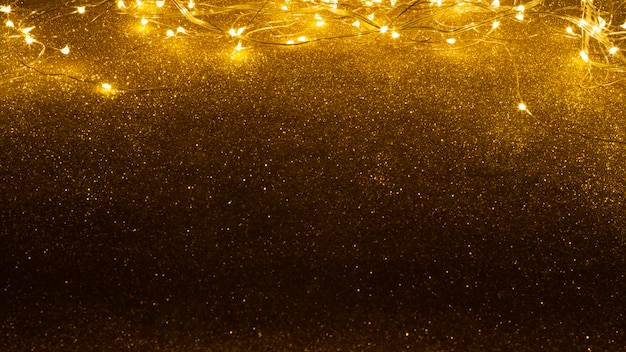 Weihnachtsbeleuchtung auf Glitzer Hintergrund