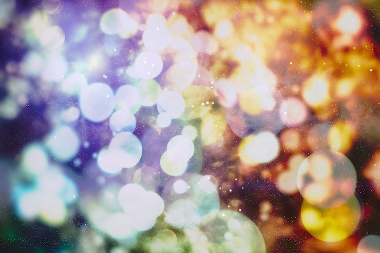 Foto weihnachtsbeleuchtung. gold holiday new year abstract glitter defocused hintergrund mit blinkenden sternen und funken.
