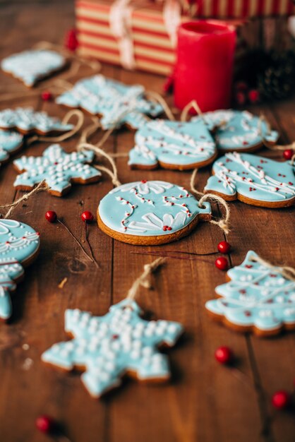 Weihnachtsbunte Lebkuchenplätzchen