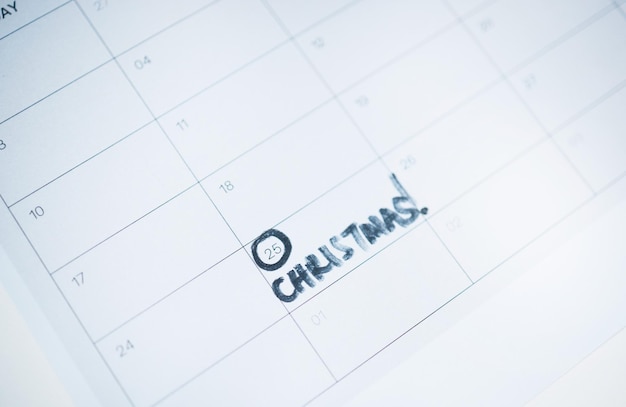 Weihnachtsdatum oder Kalender Countdown-Nummer oder Papier Planung Urlaubsurlaub oder Vorbereitung Planer-Design-Anmerkung oder Tage wichtige Erinnerung an Veranstaltungstradition oder Festzeit für den Termin