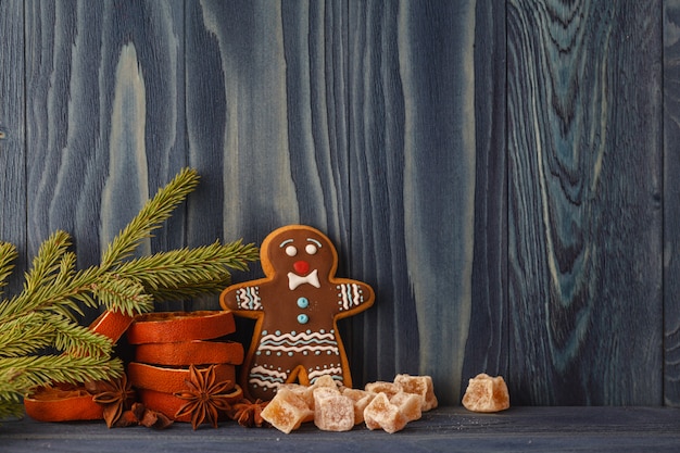 Weihnachtsdekoration mit Lebkuchen