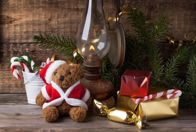 Weihnachtsdekoration mit Teddybär