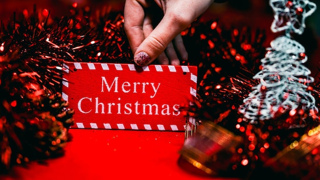 Foto weihnachtsdekorationen farbenfrohe weihnachtslichter hintergrund