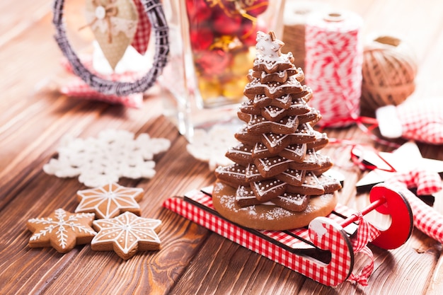 Weihnachtsdekorationen. Weihnachtsbaum aus Lebkuchen