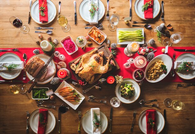 Weihnachtsfamilien-Abendtisch-Konzept