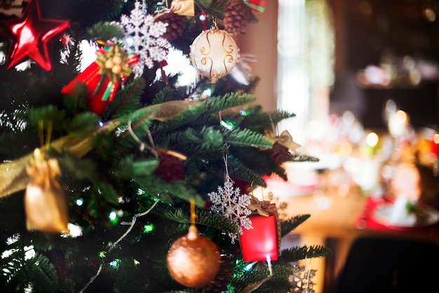 Weihnachtsfamilien-Abendtisch-Konzept