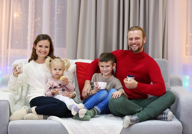 Weihnachtsfamilienporträt im Hauptferienwohnzimmer