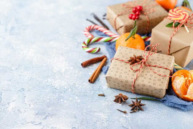 Weihnachtsgeschenkbox, Zuckerstange, Mandarinen