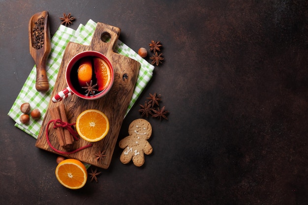 Weihnachtsglühwein und Zutaten