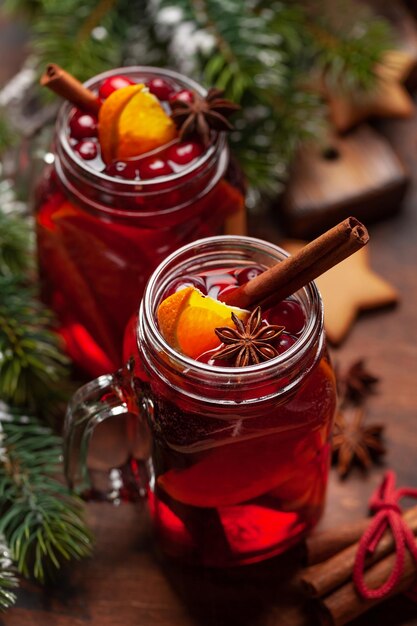 Foto weihnachtsgrußkarte mit keksen und glühwein