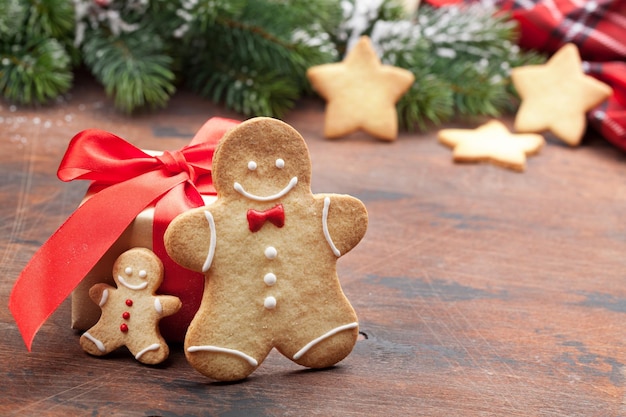 Weihnachtsgrußkarte mit Lebkuchenplätzchen