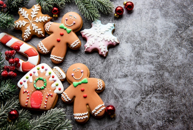 Weihnachtshintergründe mit hausgemachten Lebkuchen und Kopierplatz