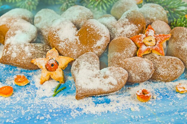 Weihnachtshintergrund mit Plätzchen