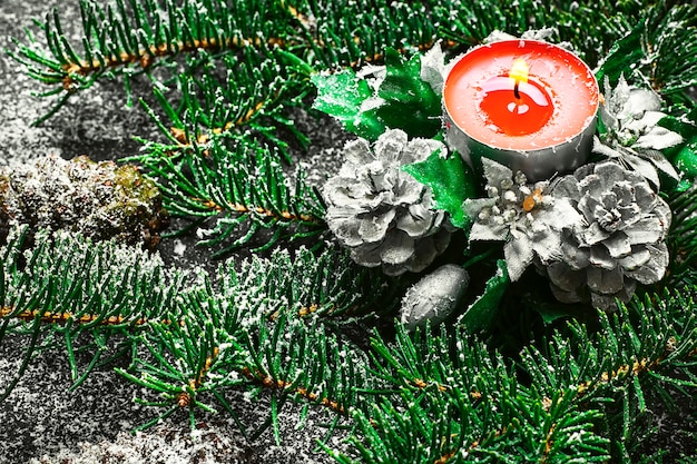 Weihnachtshintergrund mit Weihnachtsbaum