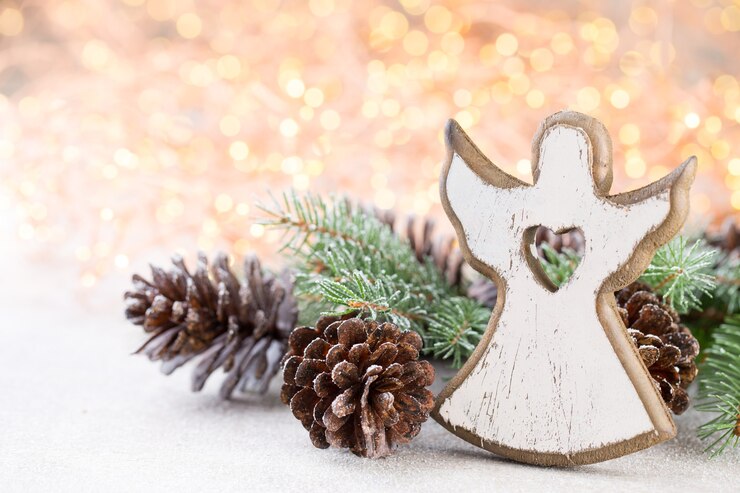 Foto weihnachtshintergrund. weihnachtsstern und weihnachtsmütze. grußkarte.