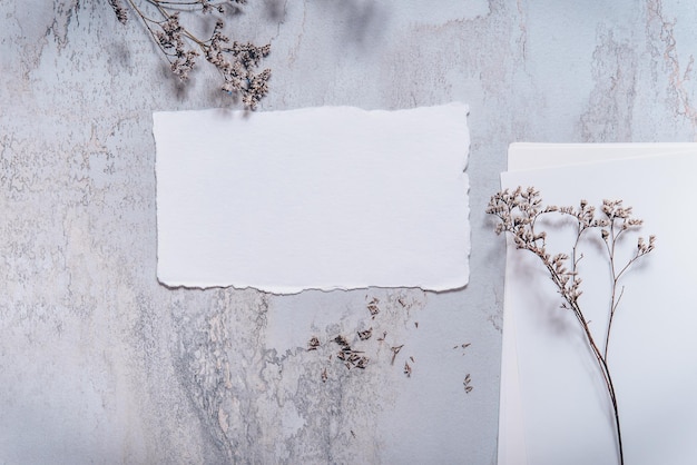 Weihnachtskarte Mockup weißes Blatt Papier für Text Hochzeitseinladungskarte