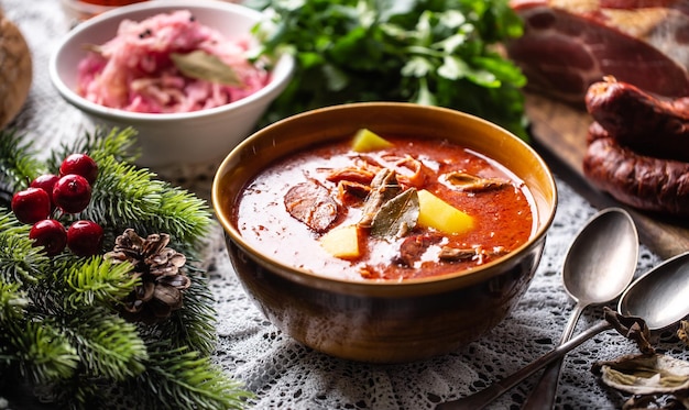 Weihnachtskohlsuppe ein traditionelles osteuropäisches Weihnachtsgericht