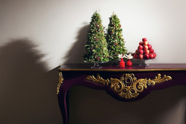 Foto weihnachtskomposition auf dem tisch