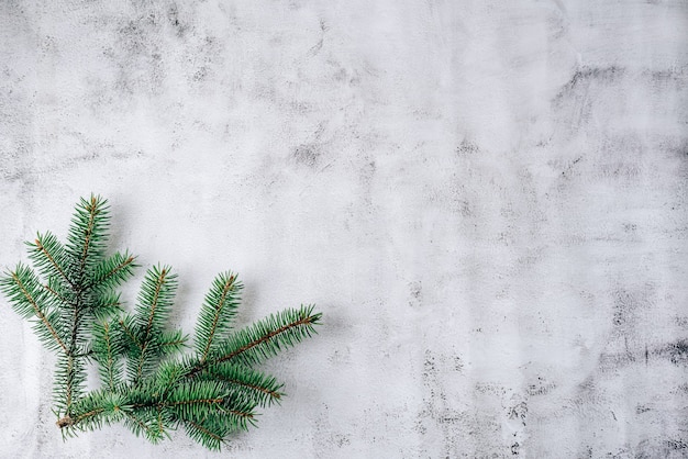 Weihnachtskomposition auf grauem Hintergrund