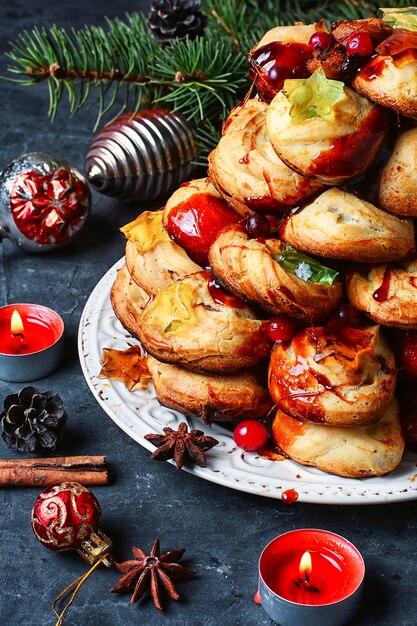 Weihnachtskuchen eine Croquembouche