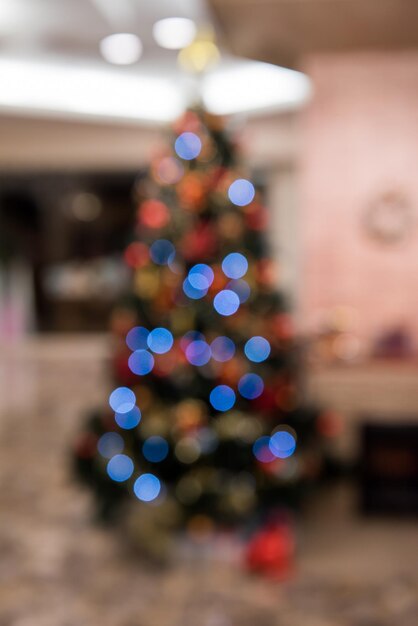 Weihnachtslichtdekoration und abstrakter Bokeh-Unschärfehintergrund