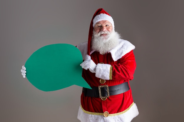 Weihnachtsmann, der leeren Textballon hält.