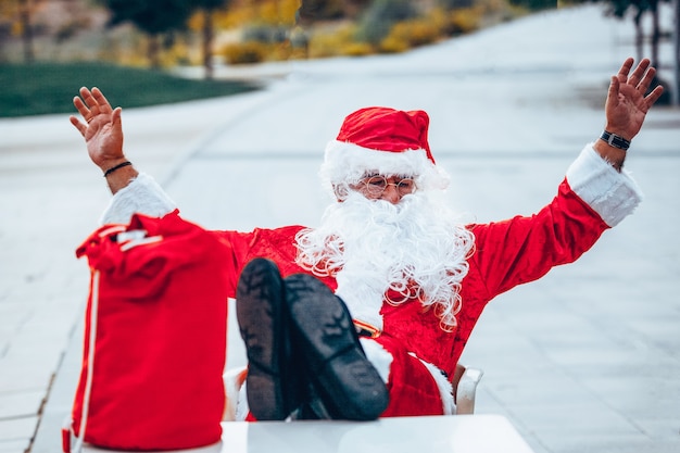 Weihnachtsmann in einem Tisch