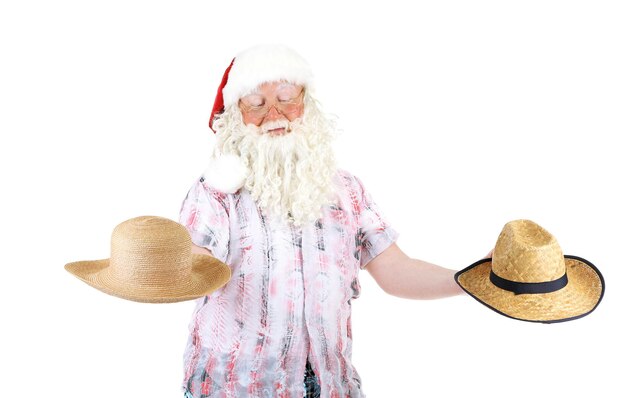 Weihnachtsmann mit zwei Strohhüten, isoliert auf weiß