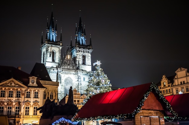 Weihnachtsmarkt am Altstädter Ring in Prag, Tschechien