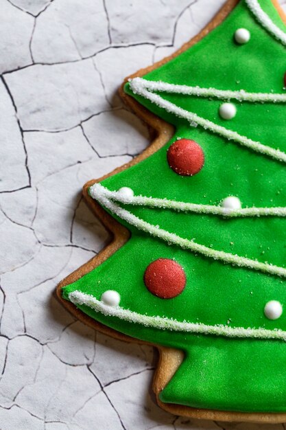 Foto weihnachtsplätzchen auf holztisch