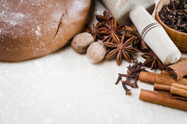 Weihnachtsplätzchen kochen. Lebkuchen-Teig