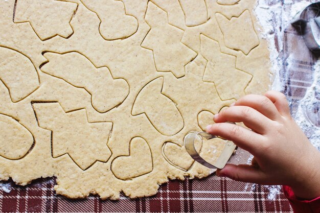 Weihnachtsplätzchen sind hausgemacht. Selektiver Fokus Essen.