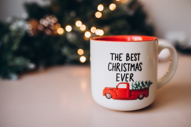 Weihnachtsrote Tasse. Neujahr. Weihnachten