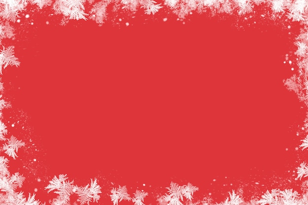 Weihnachtsroter Hintergrund mit Dekoration. Frost und sgenna roter Hintergrund. Winter.
