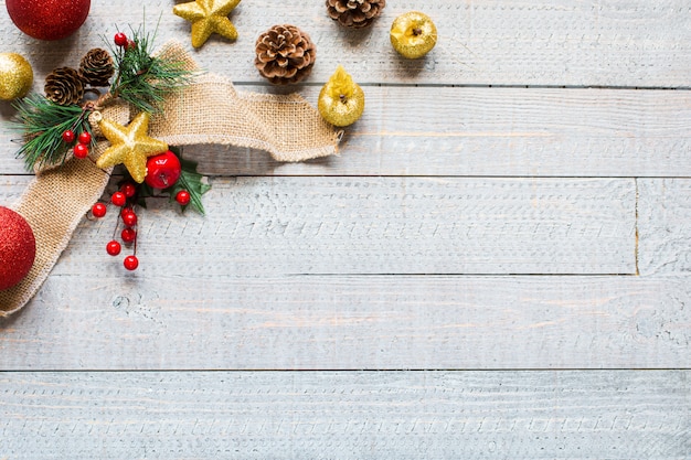 Weihnachtssammlung, über hölzernem Hintergrund