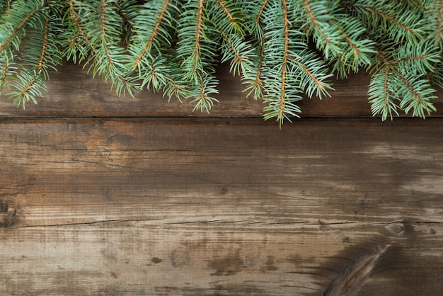 Foto weihnachtsschmuck auf alten dunklen brettern.