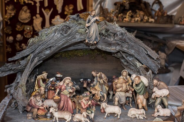 Weihnachtsschmuck auf dem Straßenmarkt