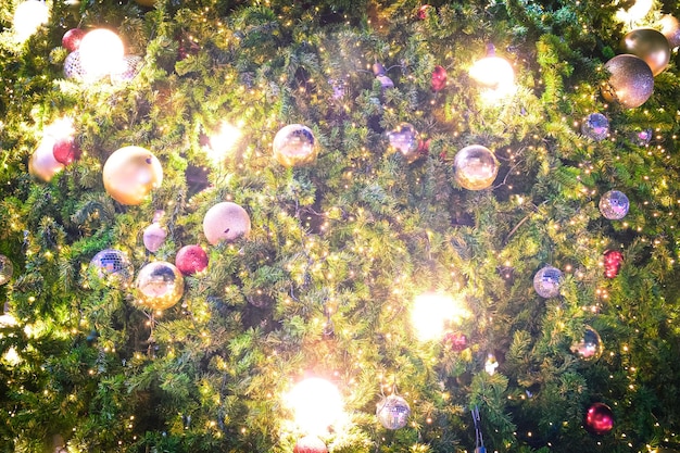 Weihnachtsschmuck Kugeln Weihnachtszwiebeln oder Weihnachtsblasen schmücken den Baum