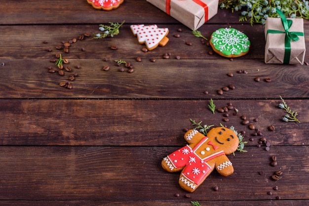 Weihnachtsselbst gemachte Lebkuchenplätzchen und -geschenke