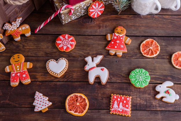 Weihnachtsselbst gemachte Lebkuchenplätzchen