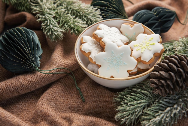 Weihnachtsselbst gemachte Lebkuchenplätzchen