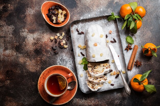 Weihnachtsstollen traditionelles deutsches europäisches festliches Dessert