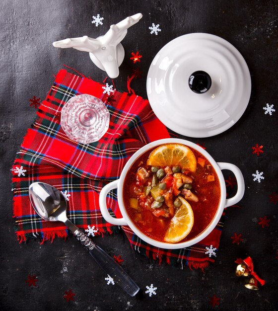 Weihnachtssuppe in der Schüssel