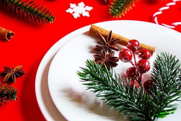 Weihnachtstisch. Feiertags-Abendessen-Konzept. Selektiver Fokus