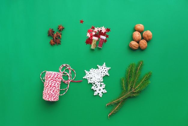 Weihnachtszeit eingestellt Natürlicher Dekor für Geschenke