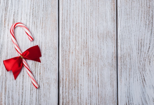 Weihnachtszuckerstange mit Band