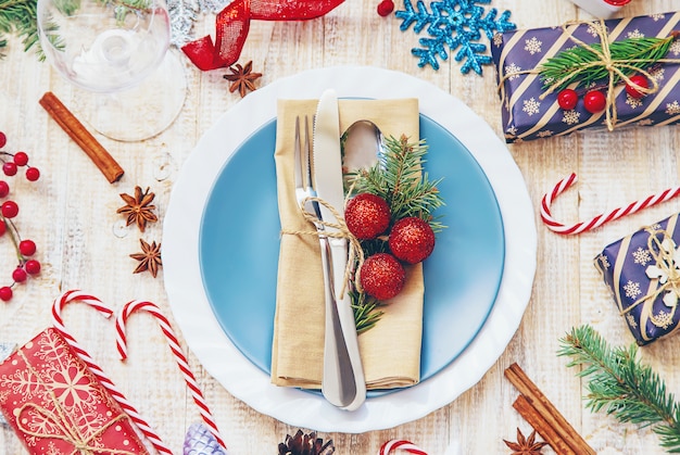 Weihnachtszusammensetzung mit Gedeck